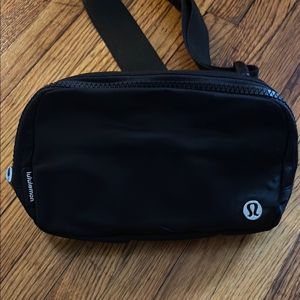 Lululemon fanny pack